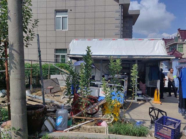 园”“一桌四椅”如何让居民变身“当家人”？麻将胡了免费试玩从“违建死角”到“社区微花(图2)