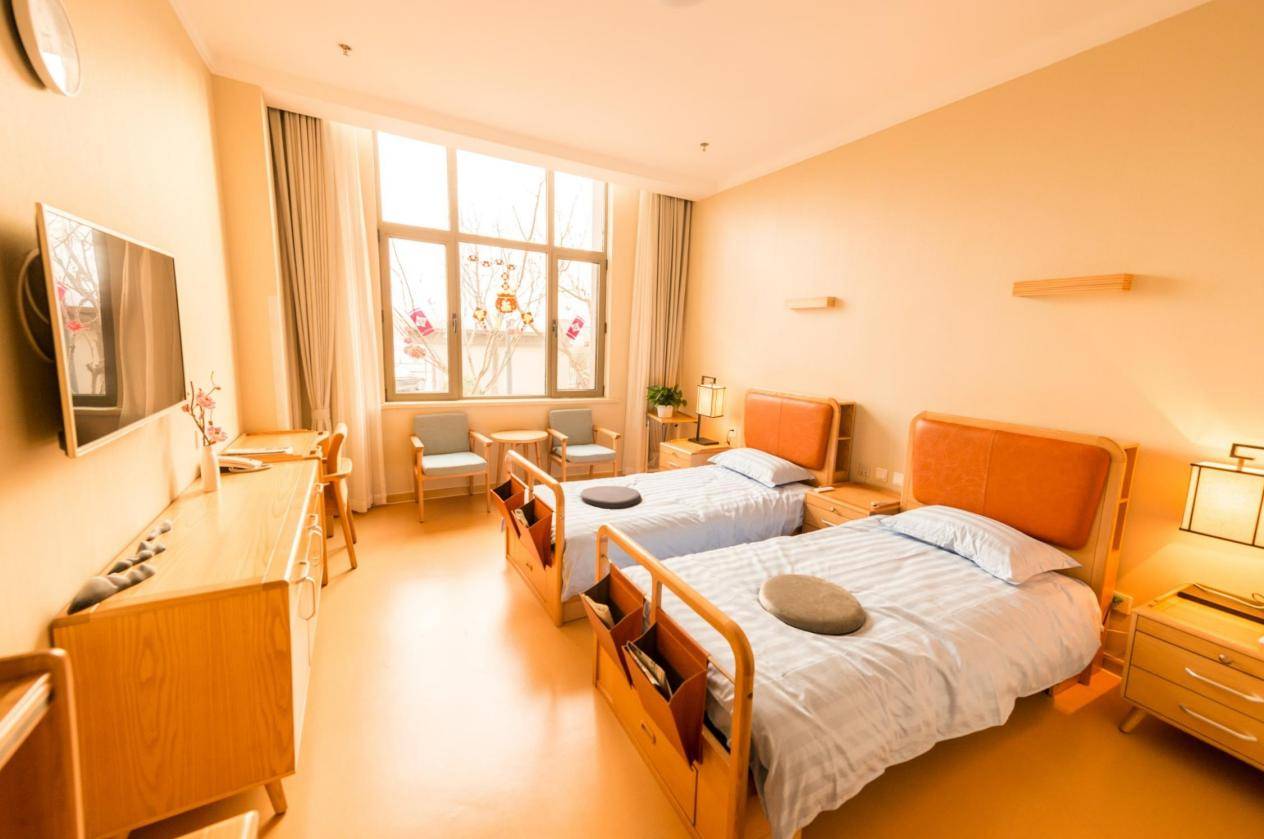 有名的的养老中心费用？万科房山随园养老中心【2026最新】PG麻将胡了退休老人退休金有限想找个物美价廉的北京房山区(图4)